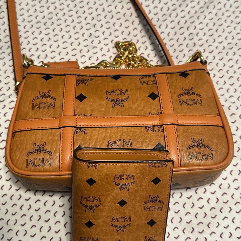 Small crossbody with matching wallet